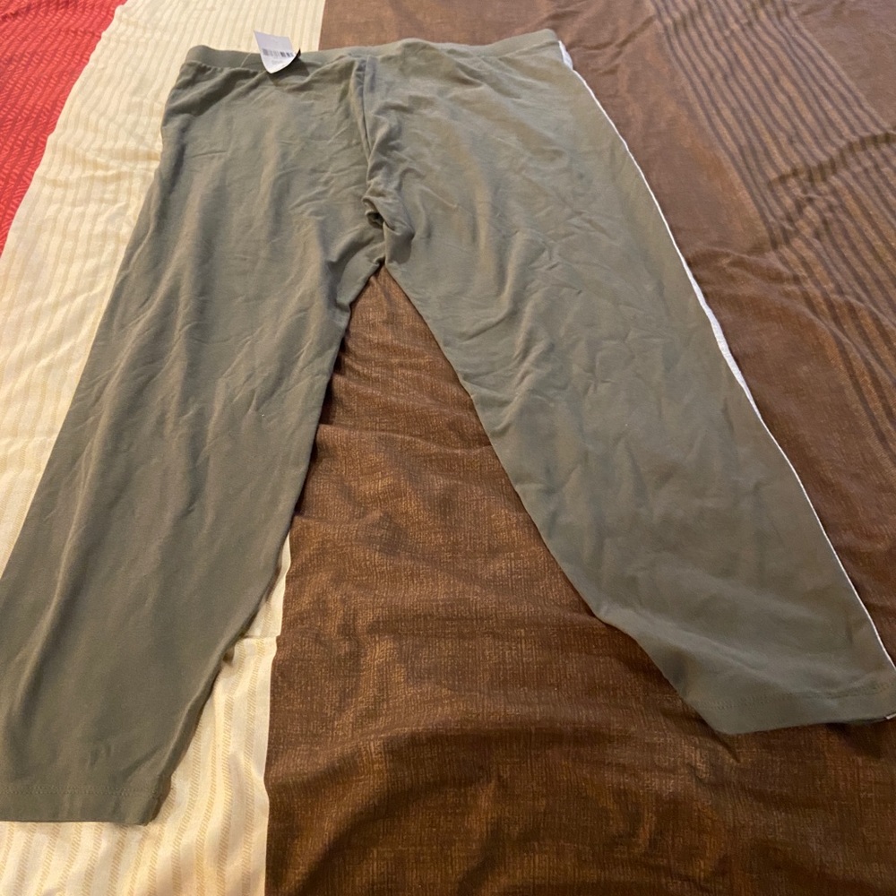 2 Pairs of Forever 21 Pea Green Leggings Size 4X